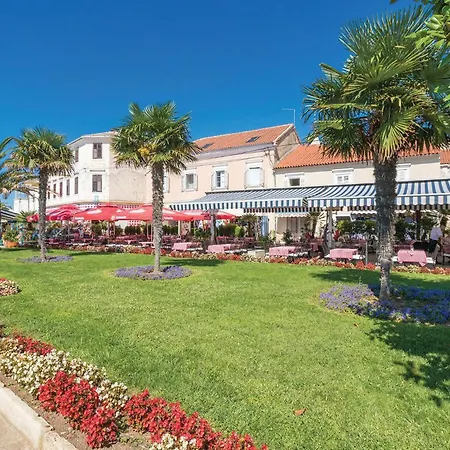 2 Bedroom Stunning In Holiday home Pakostane