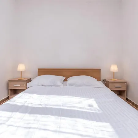 2 Bedroom Stunning In Pakostane