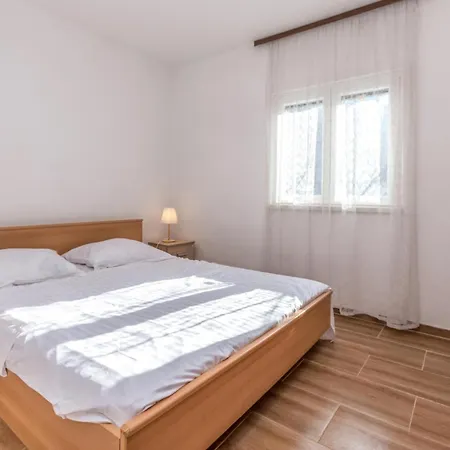 2 Bedroom Stunning In Holiday home Pakostane
