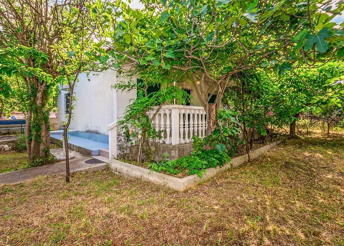 2 Bedroom Stunning In 度假居 Pakoštane